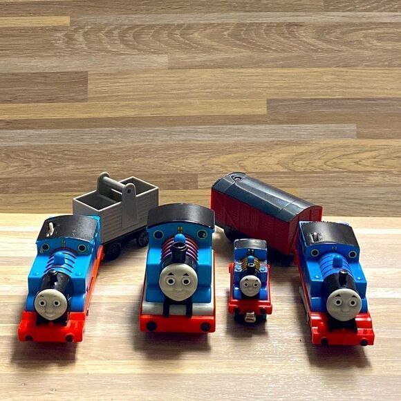 Thomas and friends train set Playset Thomas the Train old train toys bundle lot - Picture 11 of 11